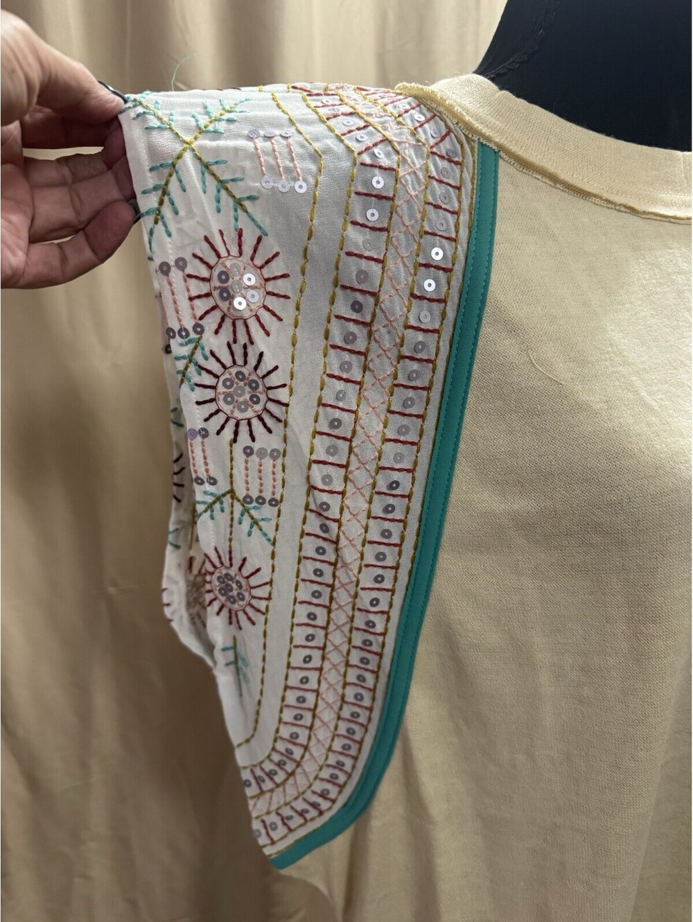 Blue Velvet XL Boho Embroidered Sequin Tunic Top Beige Turquoise NWT - Picture 3 of 13